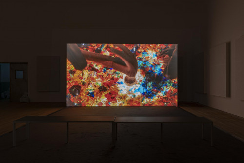 Mika Rottenberg, “Cosmic Generator”, 2017.